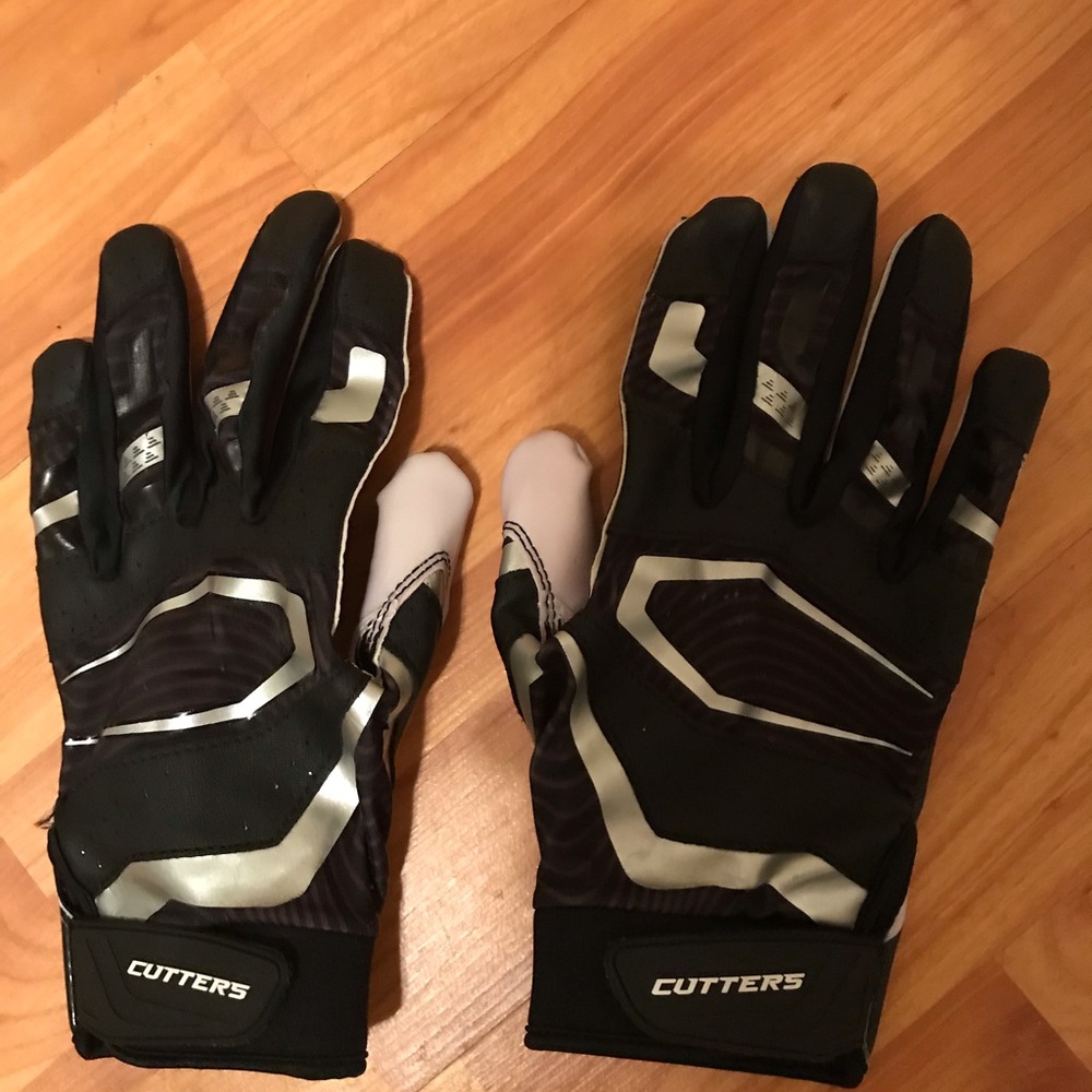 Cutter men’s football receiving gloves